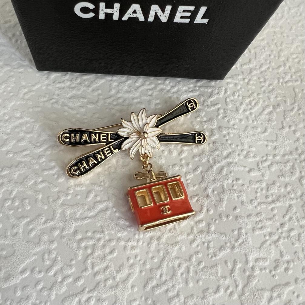 Chanel brooch 116605