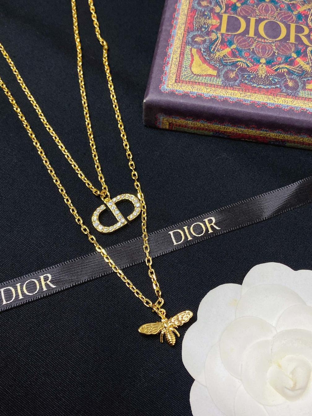 X686 Dior petit CD Bee necklace