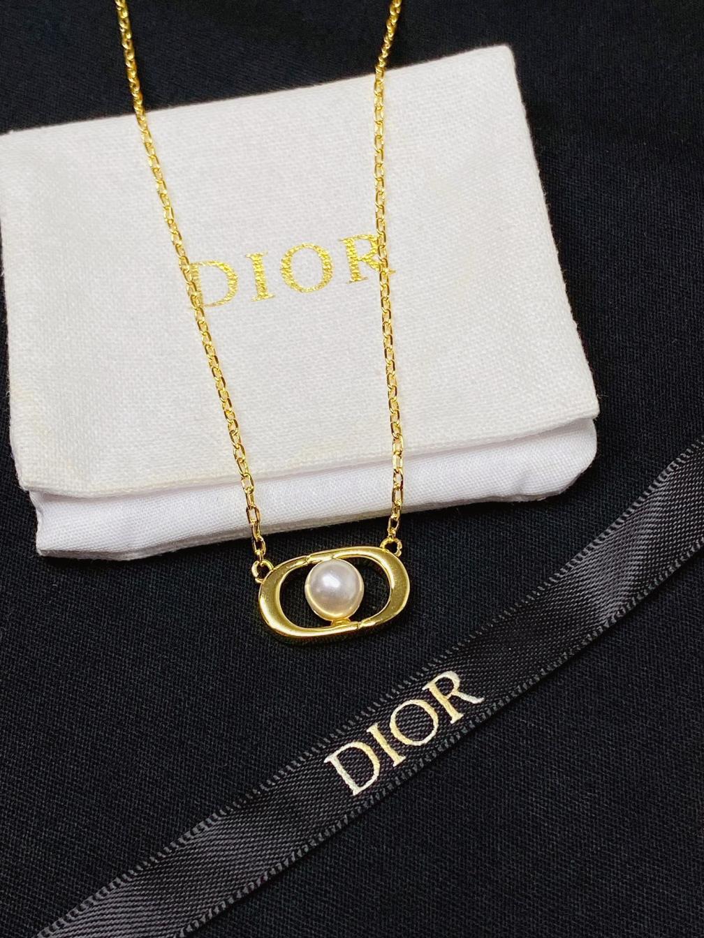 X685 Dior necklace
