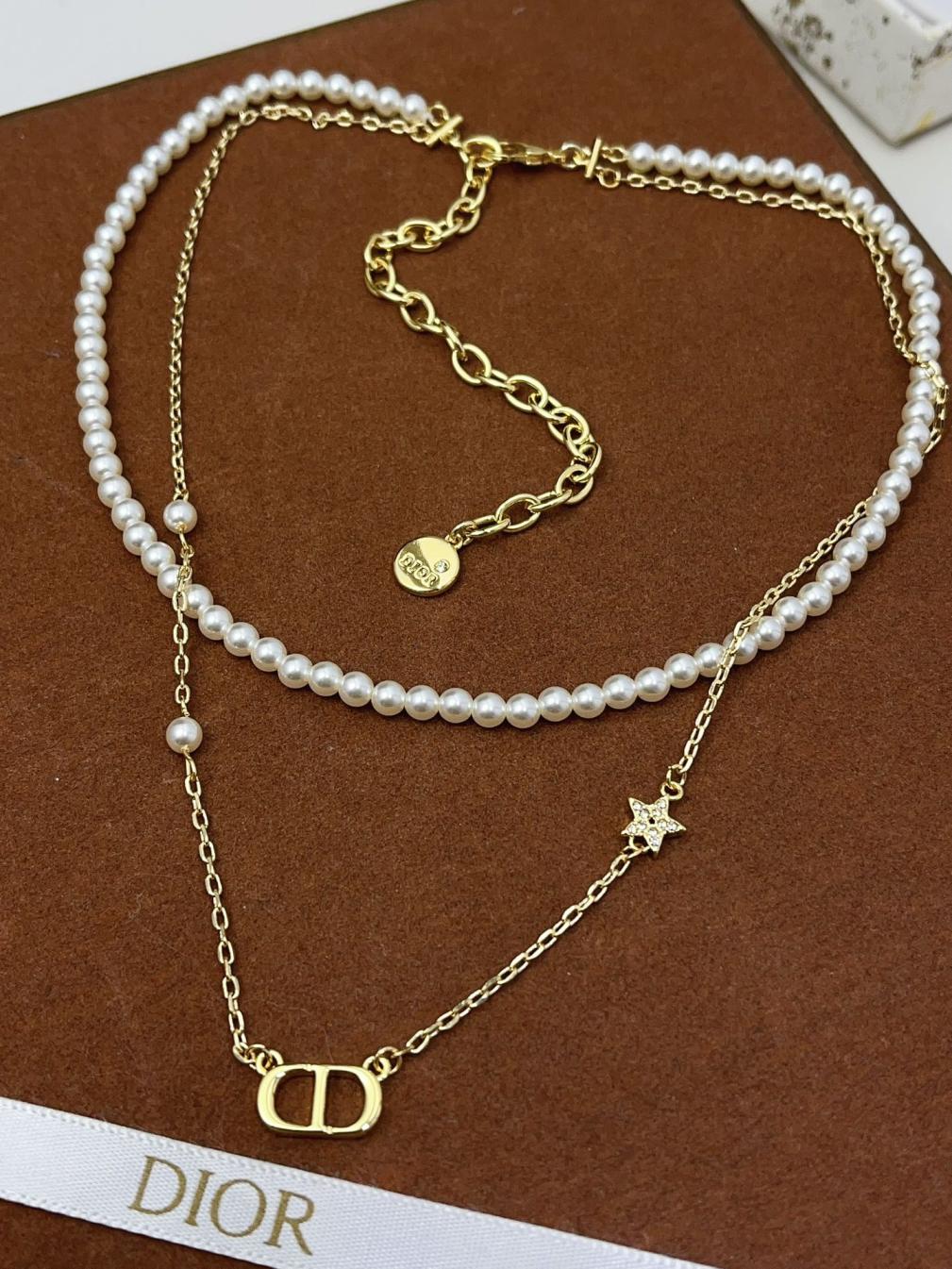 X694 Dior pearls necklace