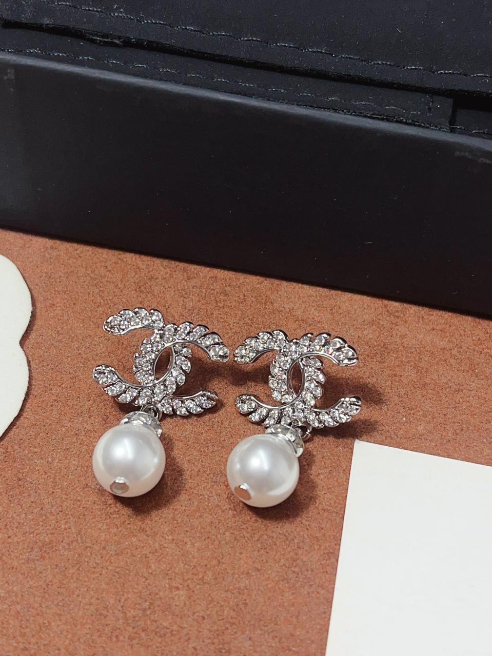 A1167 Chanel earrings