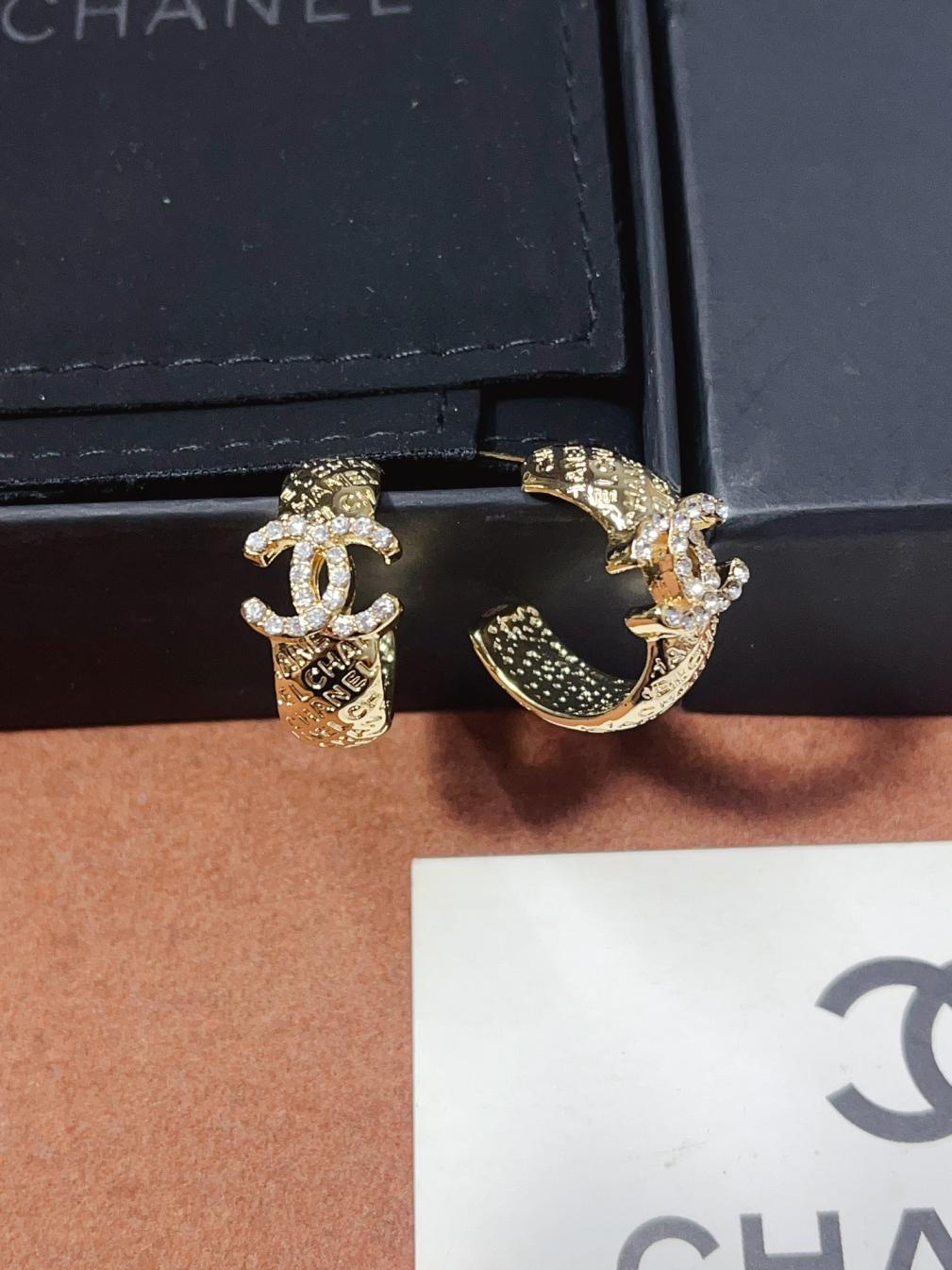 A1166 Chanel earrings