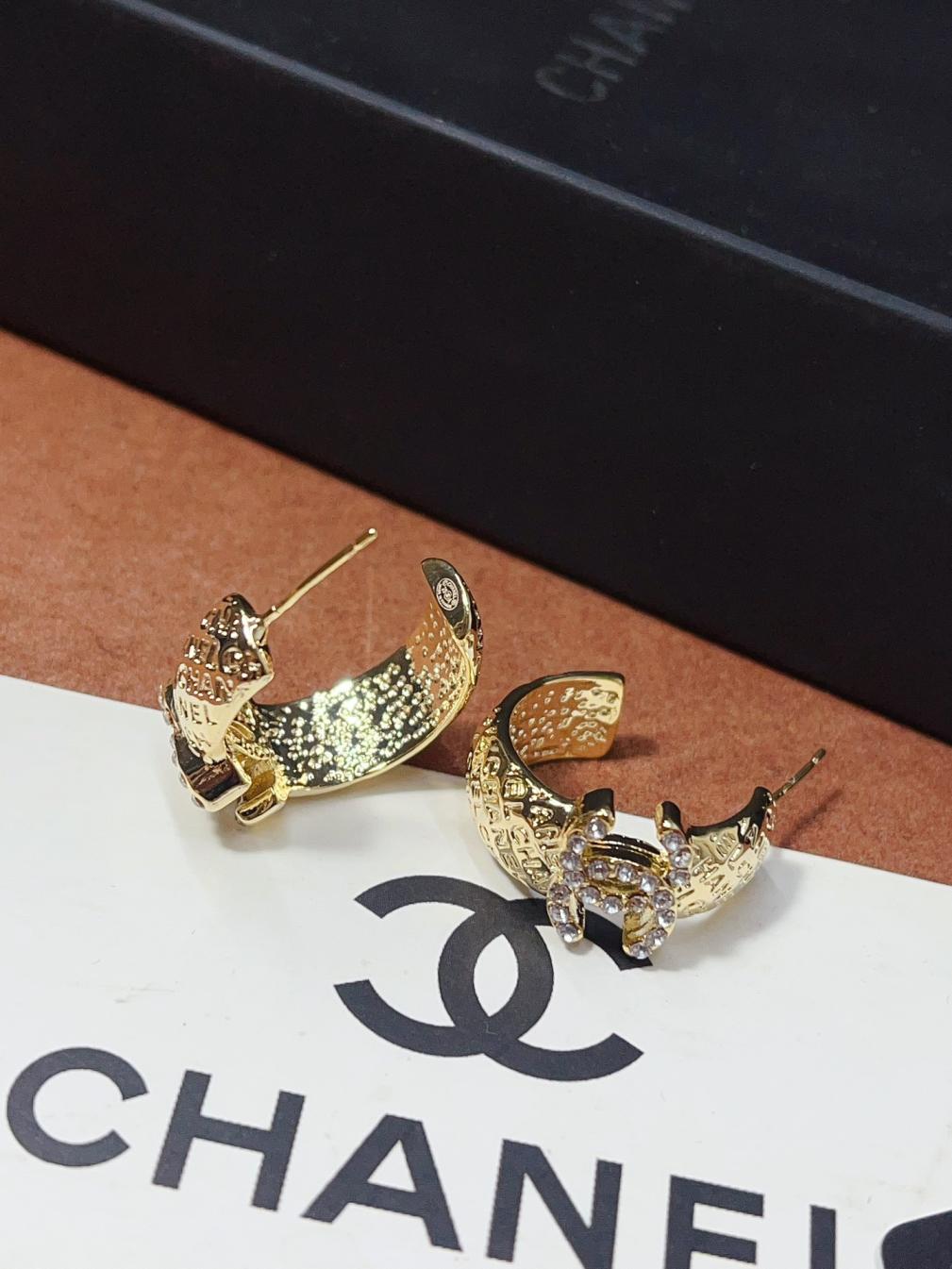 A1166 Chanel earrings