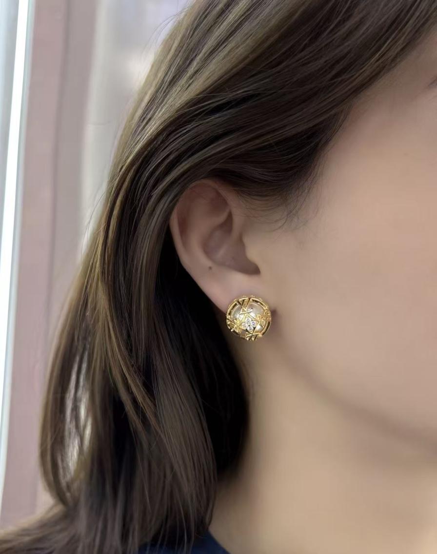 A1169 LV earrings