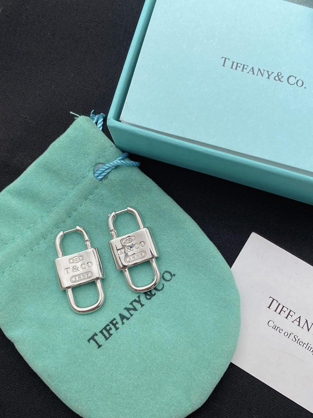A1160 Tiffany silver lock earrings