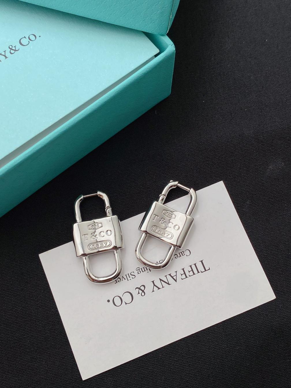 A1160 Tiffany silver lock earrings