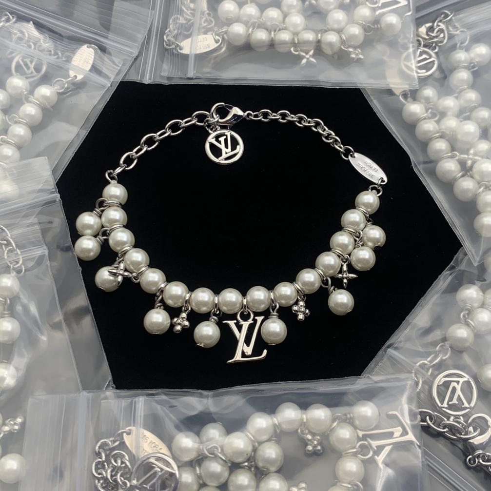 LV Louis vuitton pearls bracelet 116672