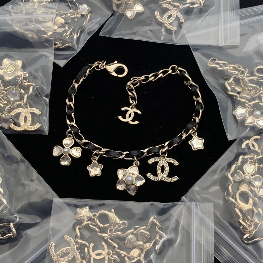 Chanel lambskin leather bracelet CC 116664