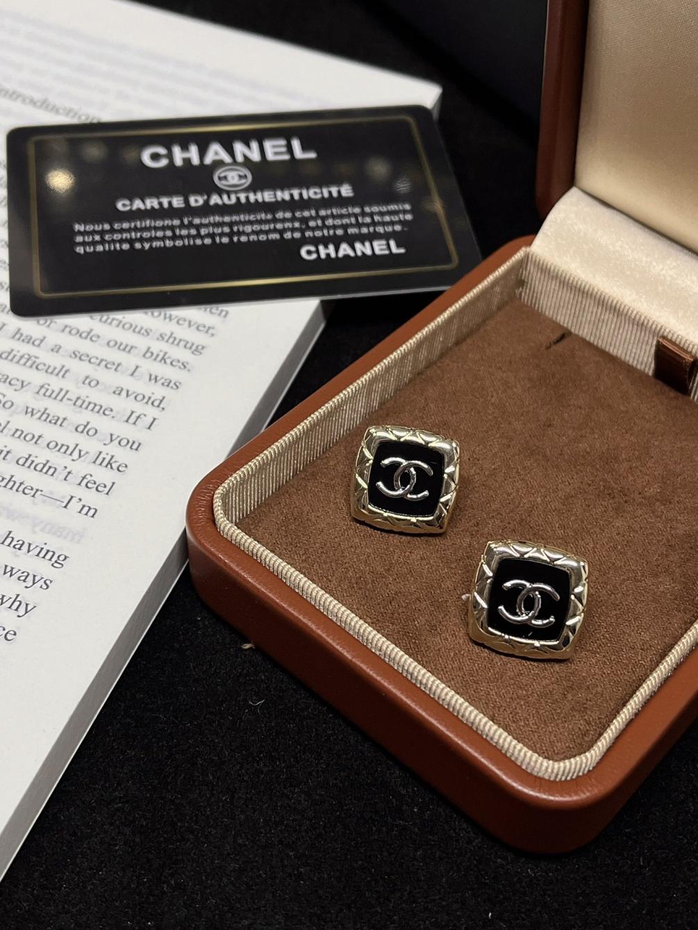 A1181 Chanel earrings