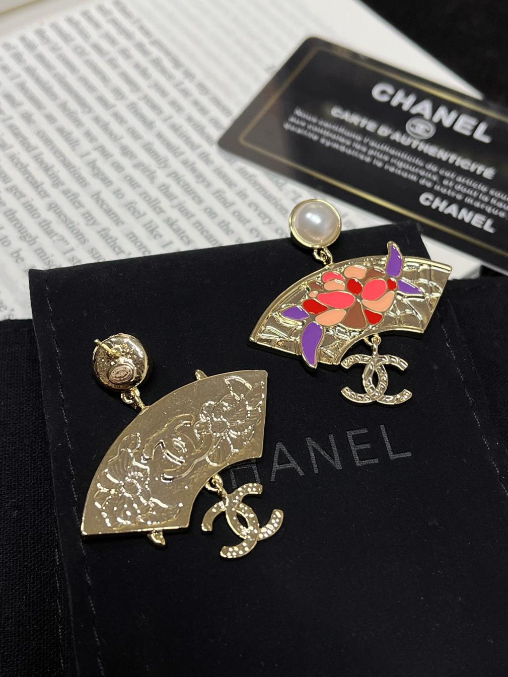 A1180 Chanel earrings