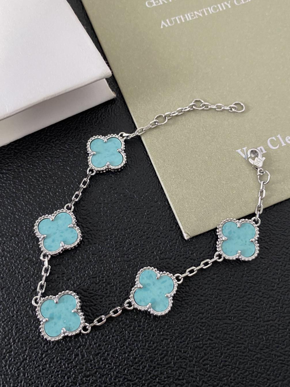 B809 VCA Vancleef bracelet