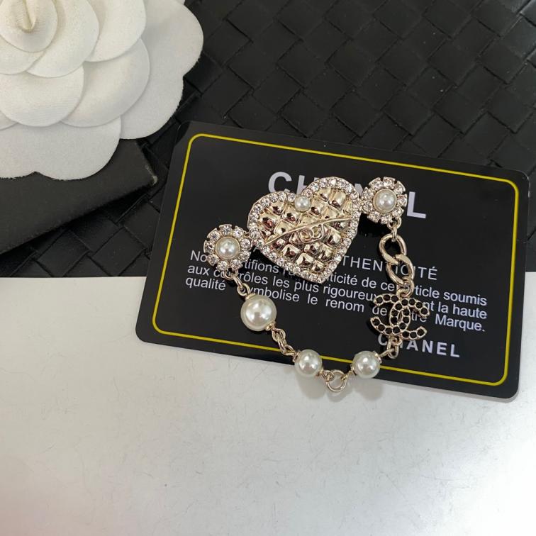 C270 Chanel brooch