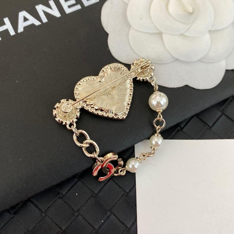 C270 Chanel brooch