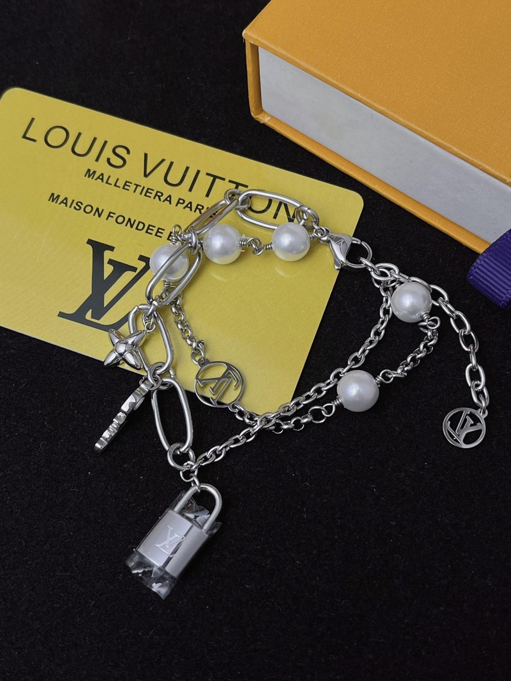 L209  LV MIX CHAIN Lock Bracelet M1380A