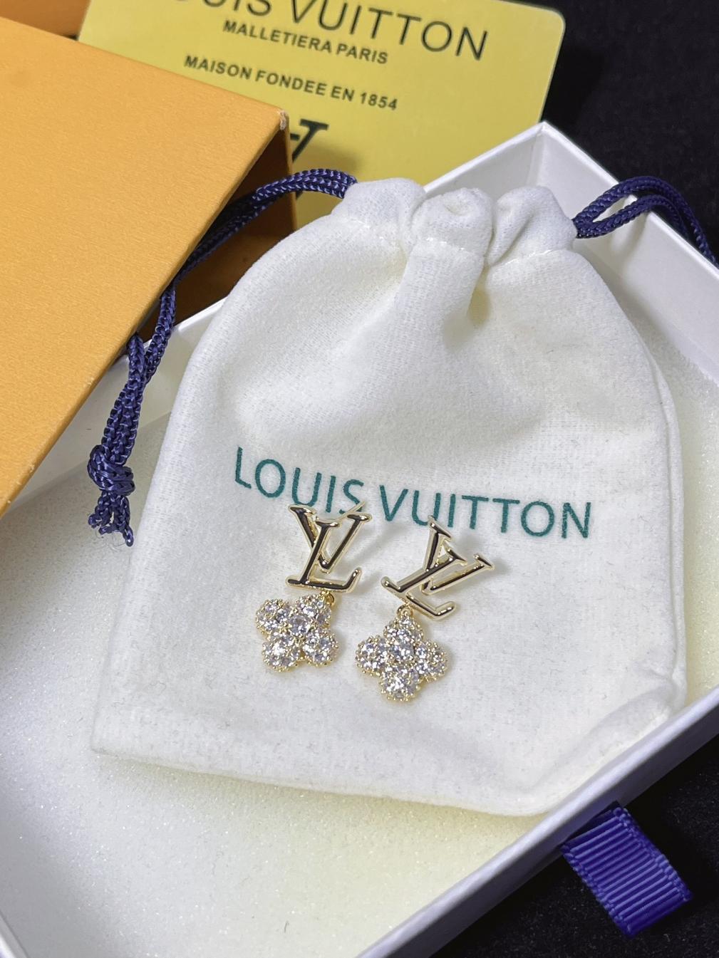 A1173 LV earrings