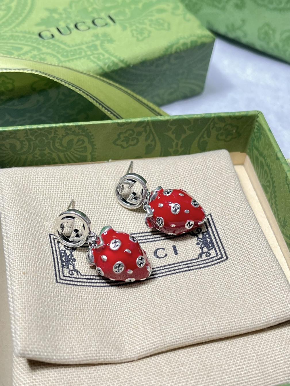 A1183 Gucci strawberry earrings