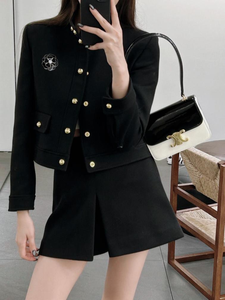 D192 Chanel camellia brooch