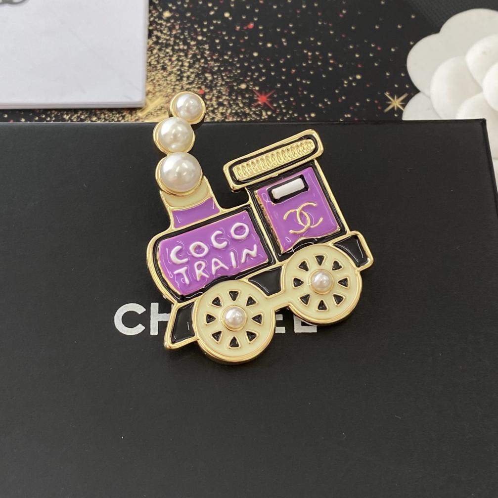 C343 Chanel brooch