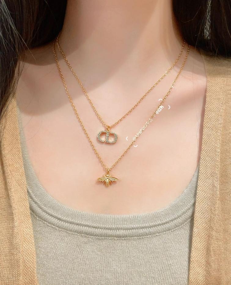 B221 Dior bee necklace