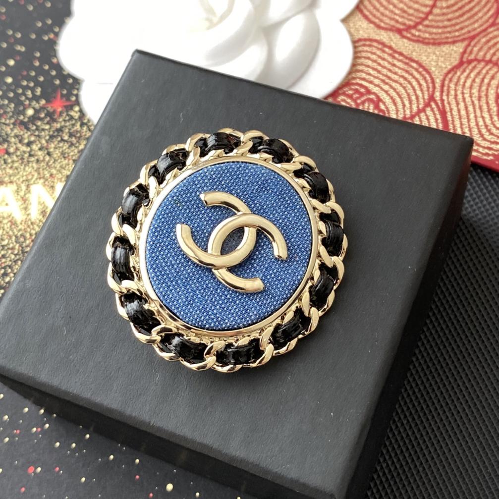 C361 Chanel brooch