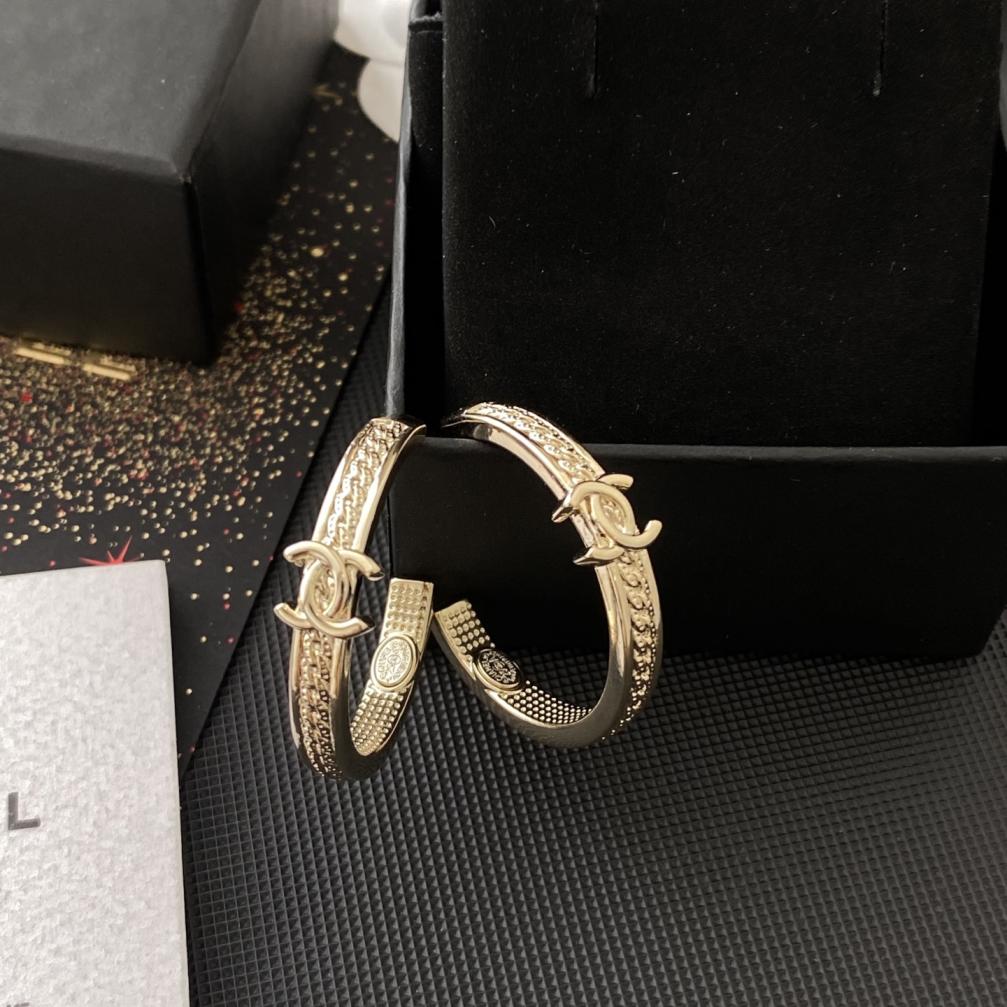 A1735 Chanel hoop earrings