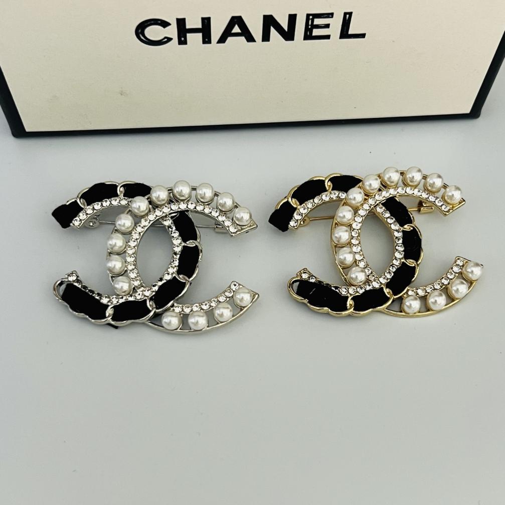 Chanel CC brooch 116777