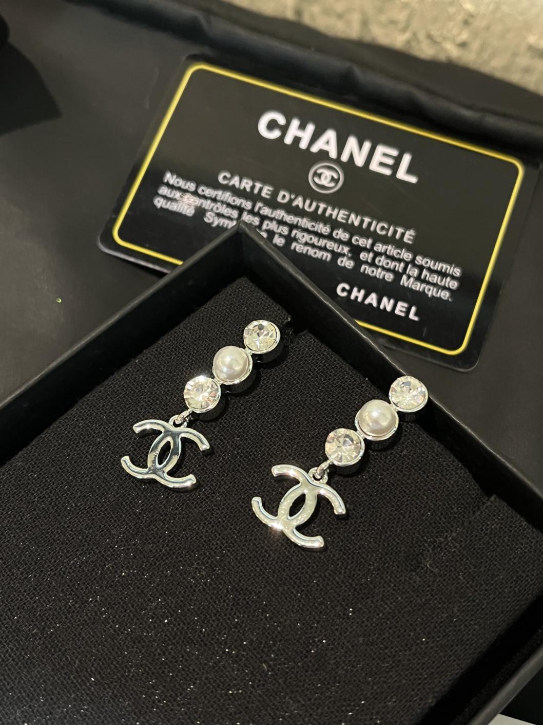 A1198 Chanel CC earrings