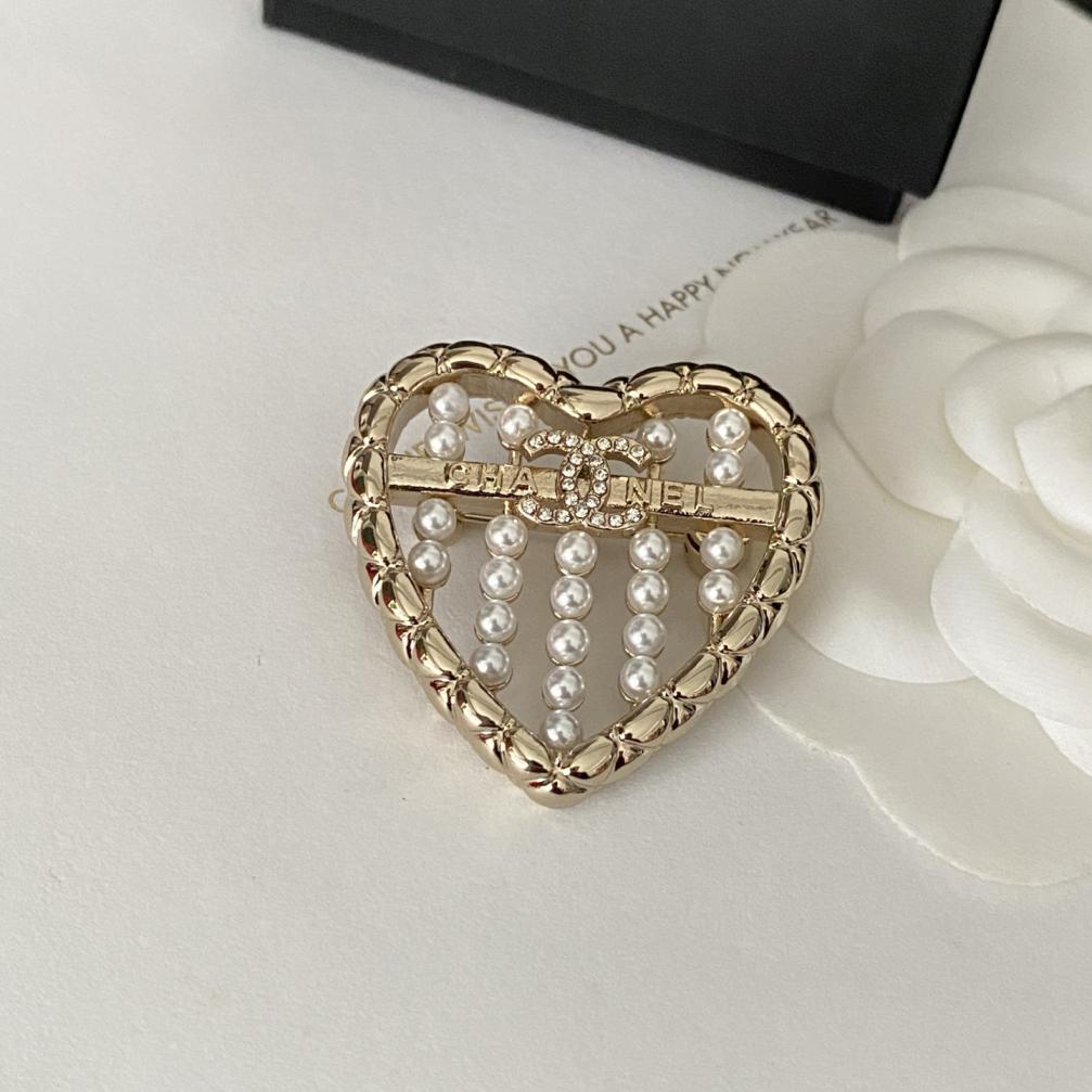 C245 Chanel brooch