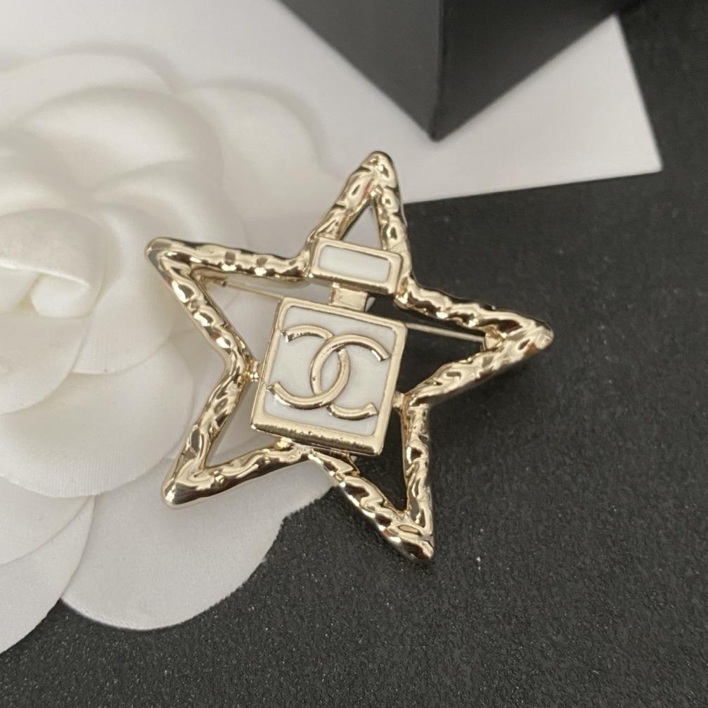 C295 Chanel brooch