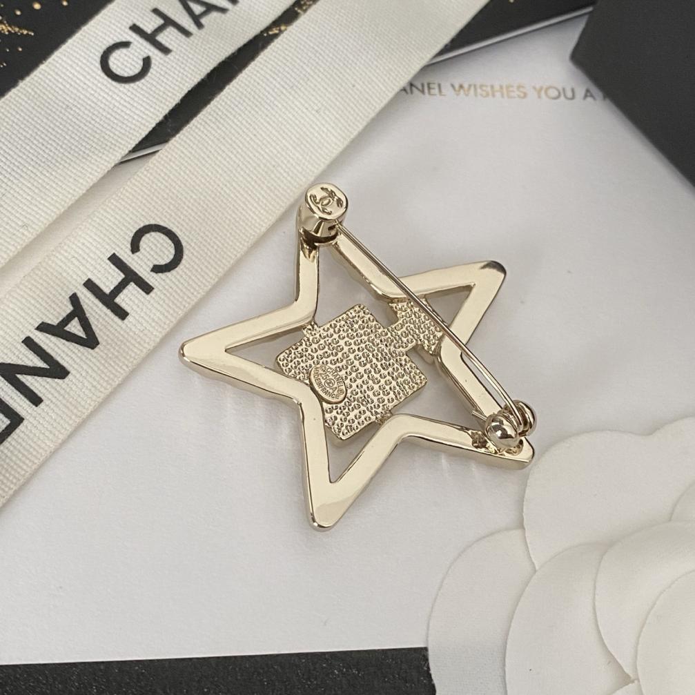 C295 Chanel brooch