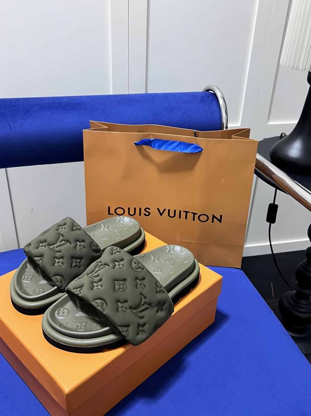 LOUIS VUITTON Men slipper 132901