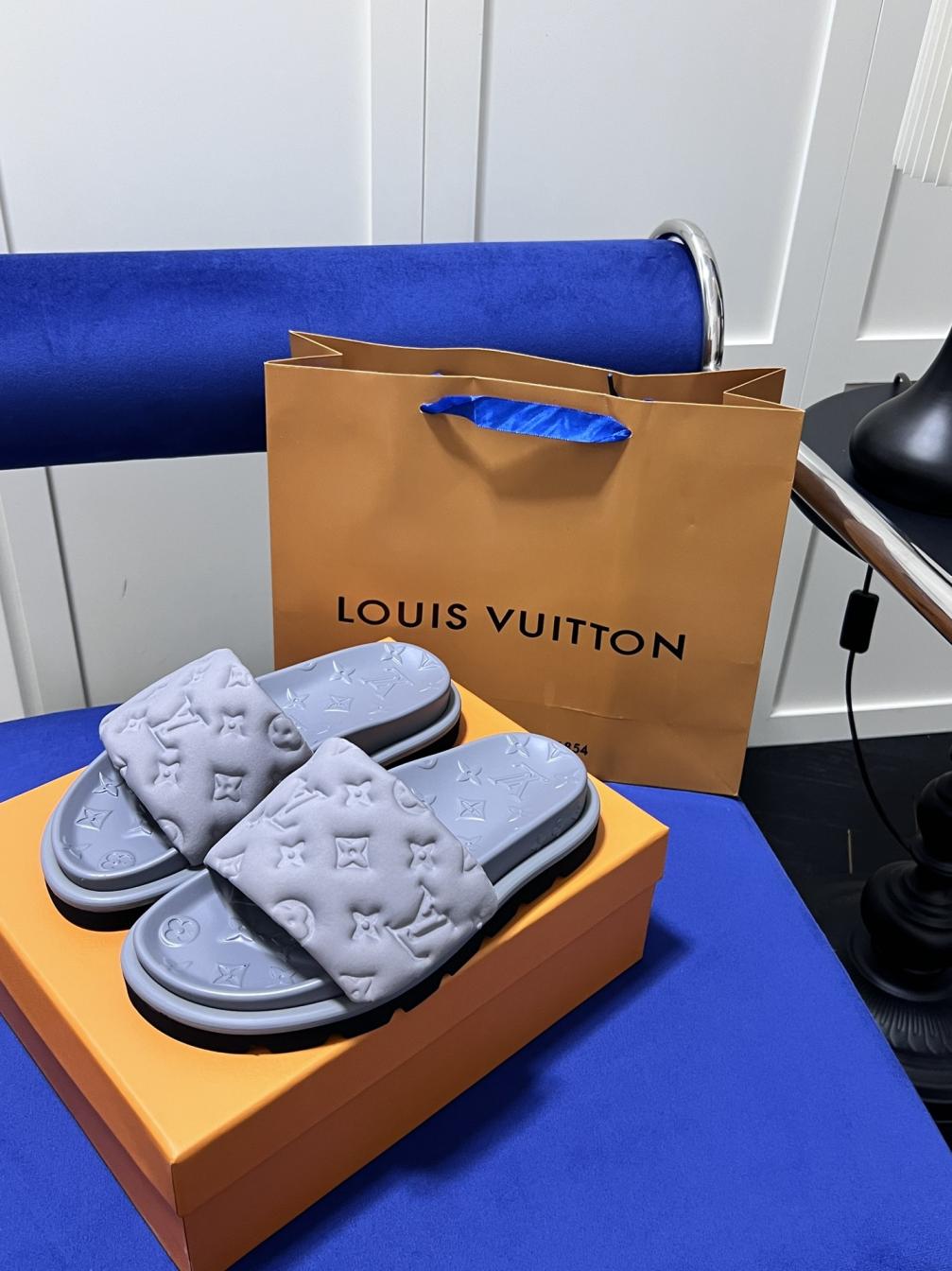 LOUIS VUITTON Men slipper 132901