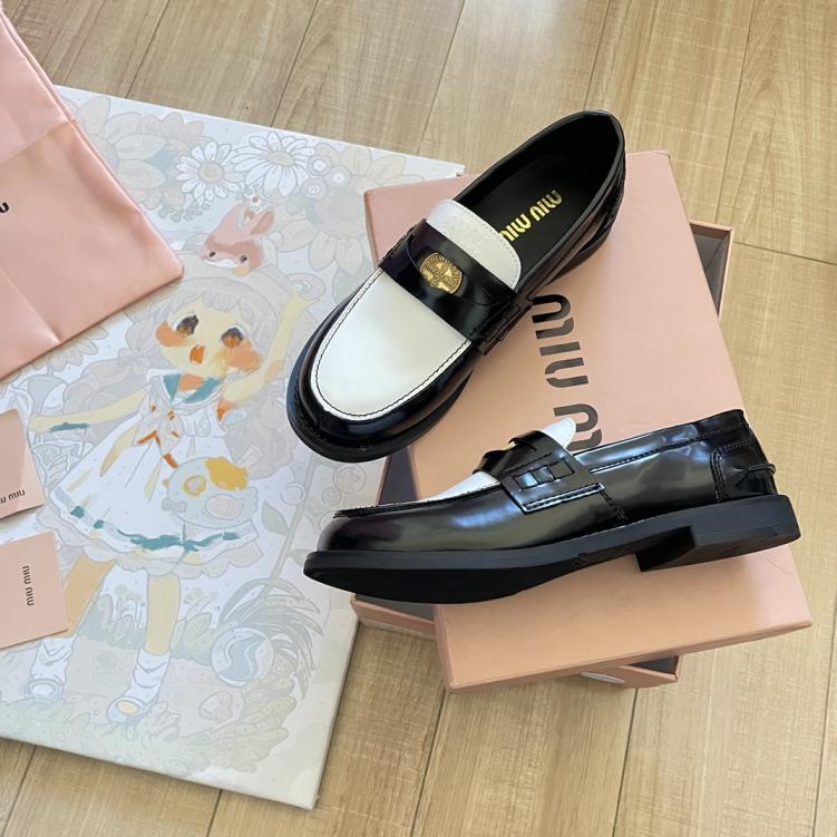 MiuMiu leather women flat shoes 132892