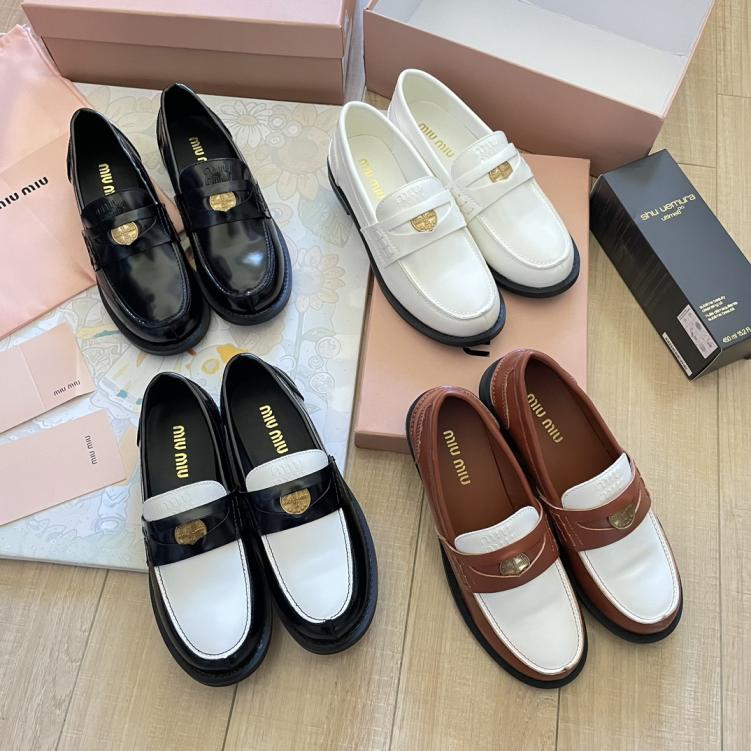 MiuMiu leather women flat shoes 132892
