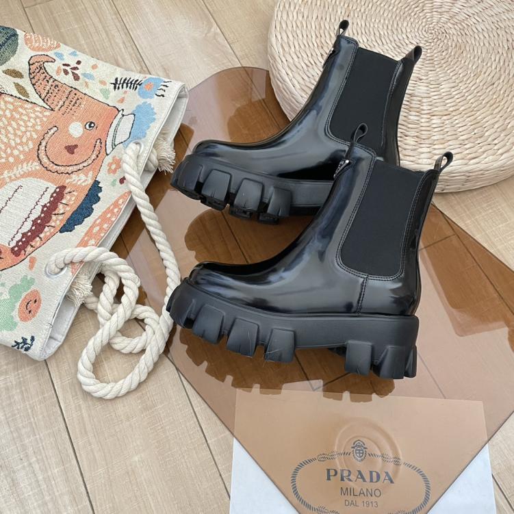 Prada black leather boot 132791