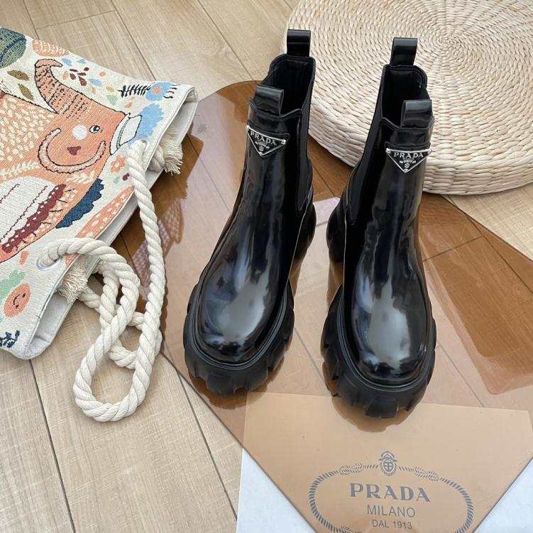 Prada black leather boot 132791