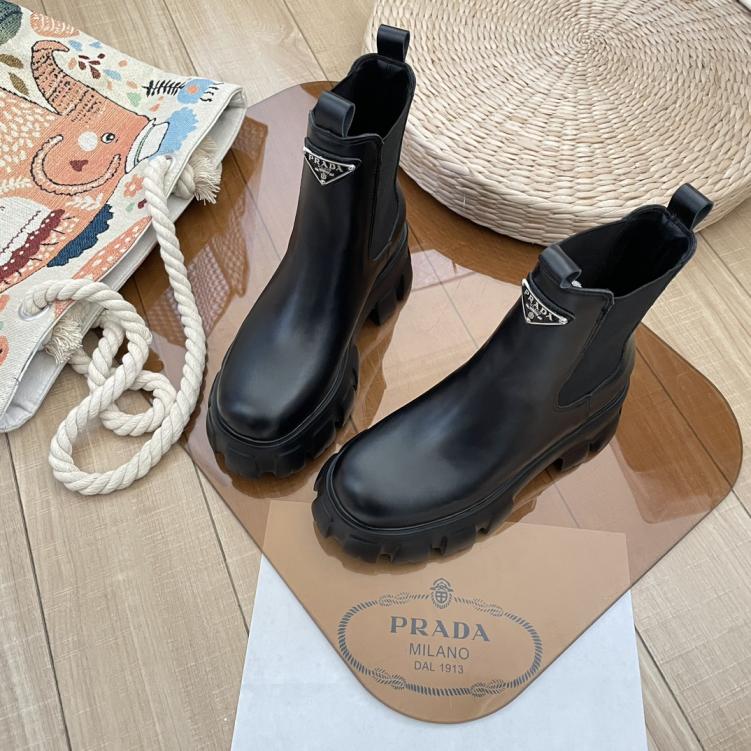 Prada black leather boot 132789