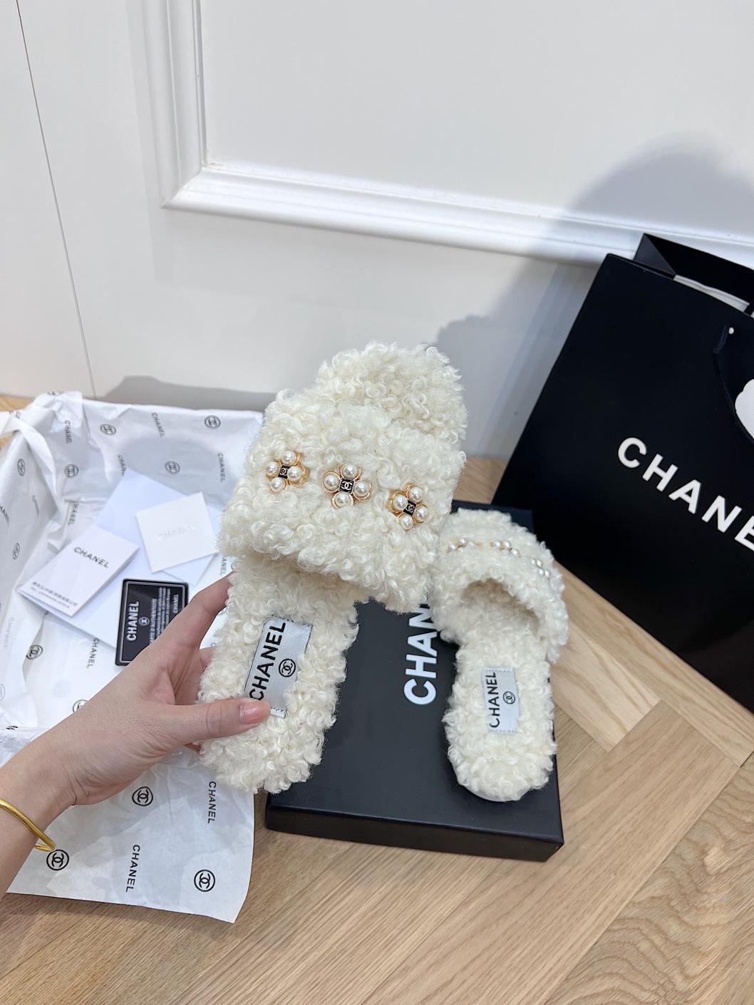 CHANEL Teddy slippers 132933