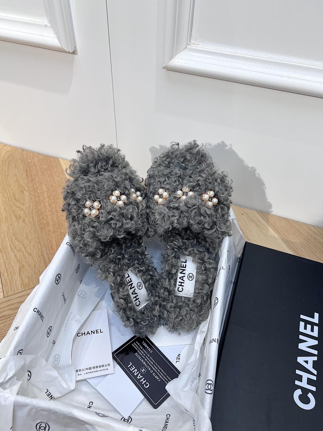 CHANEL Teddy slippers 132933