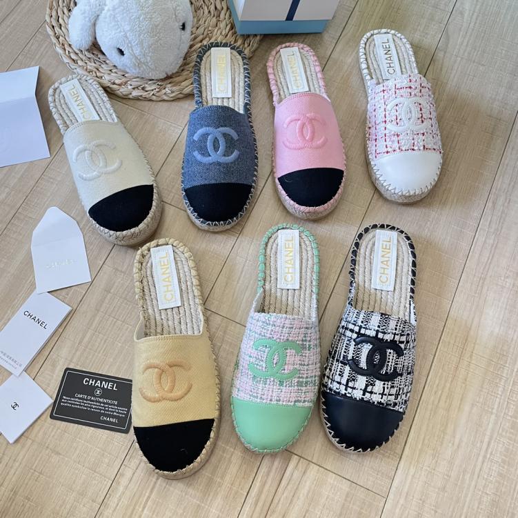 CHANEL Flat slippers 132932