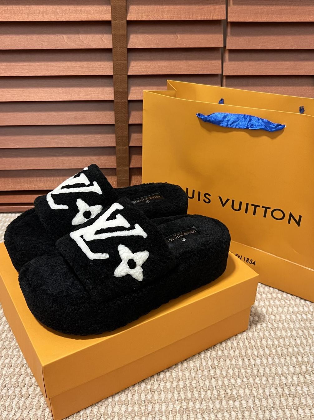 LOUIS VUITTON LV slippers 133330