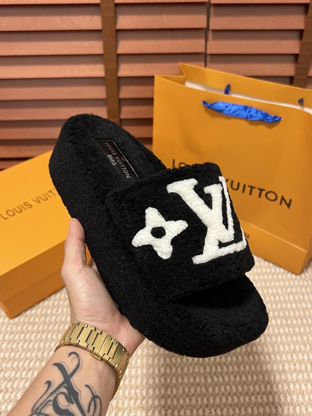 LOUIS VUITTON LV slippers 133330