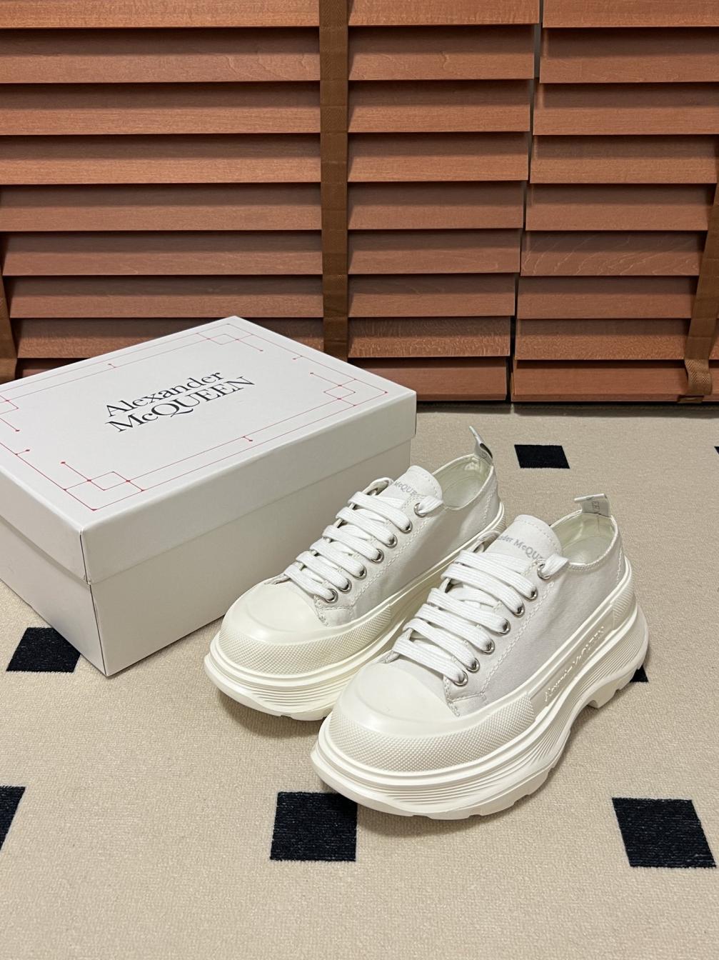 Alexander McQueen Women/Men sneakers