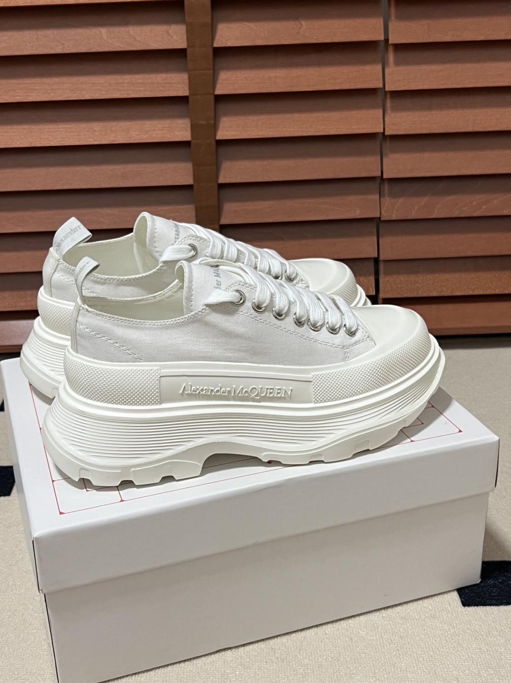 Alexander McQueen Women/Men sneakers