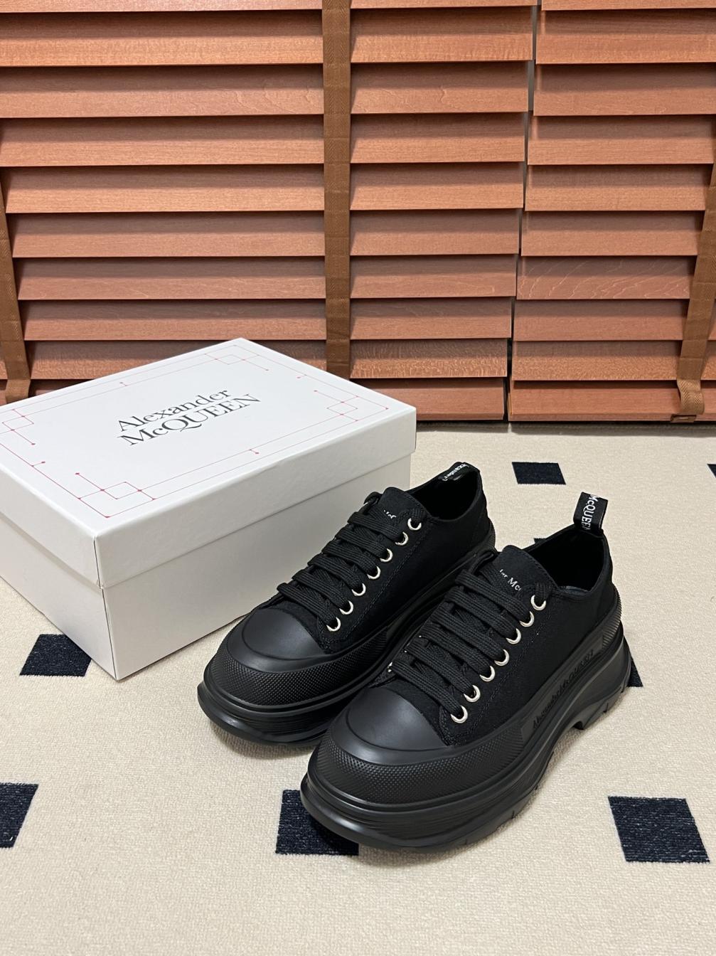 Alexander McQueen Women/Men sneakers