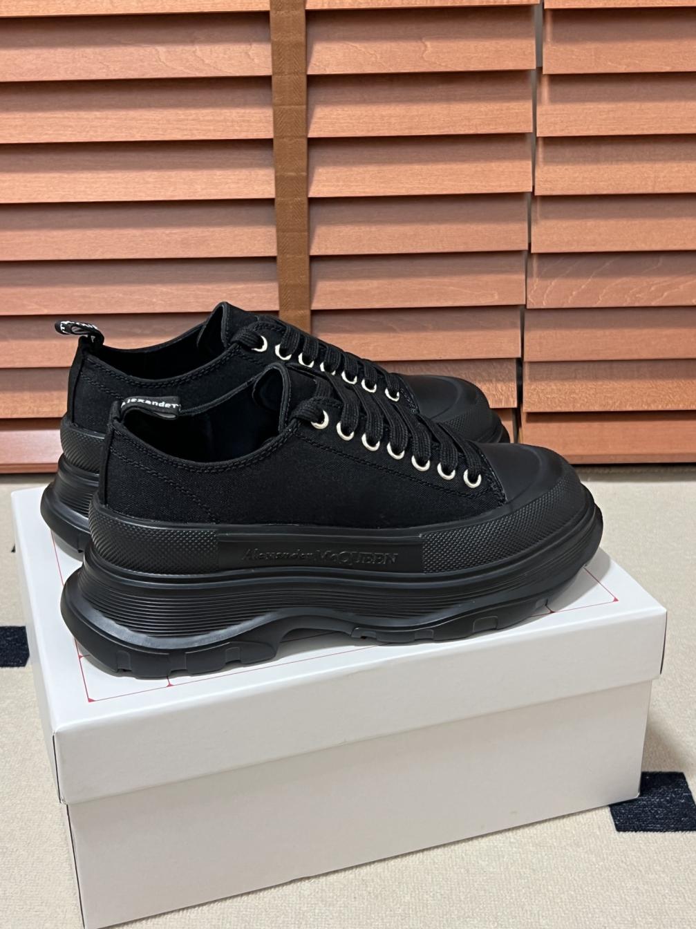 Alexander McQueen Women/Men sneakers