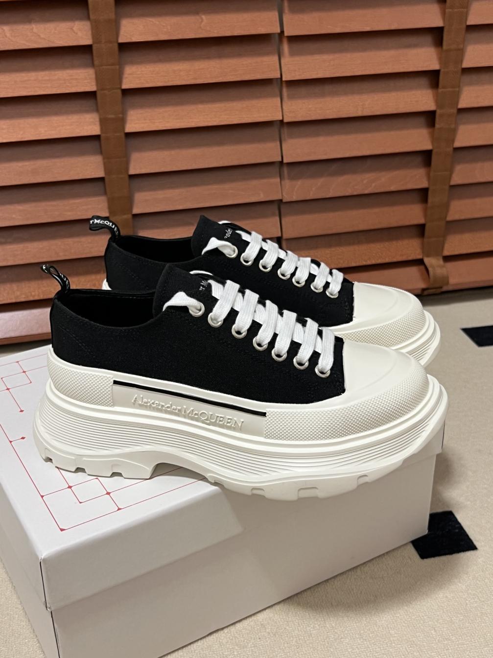 Alexander McQueen Women/Men sneakers