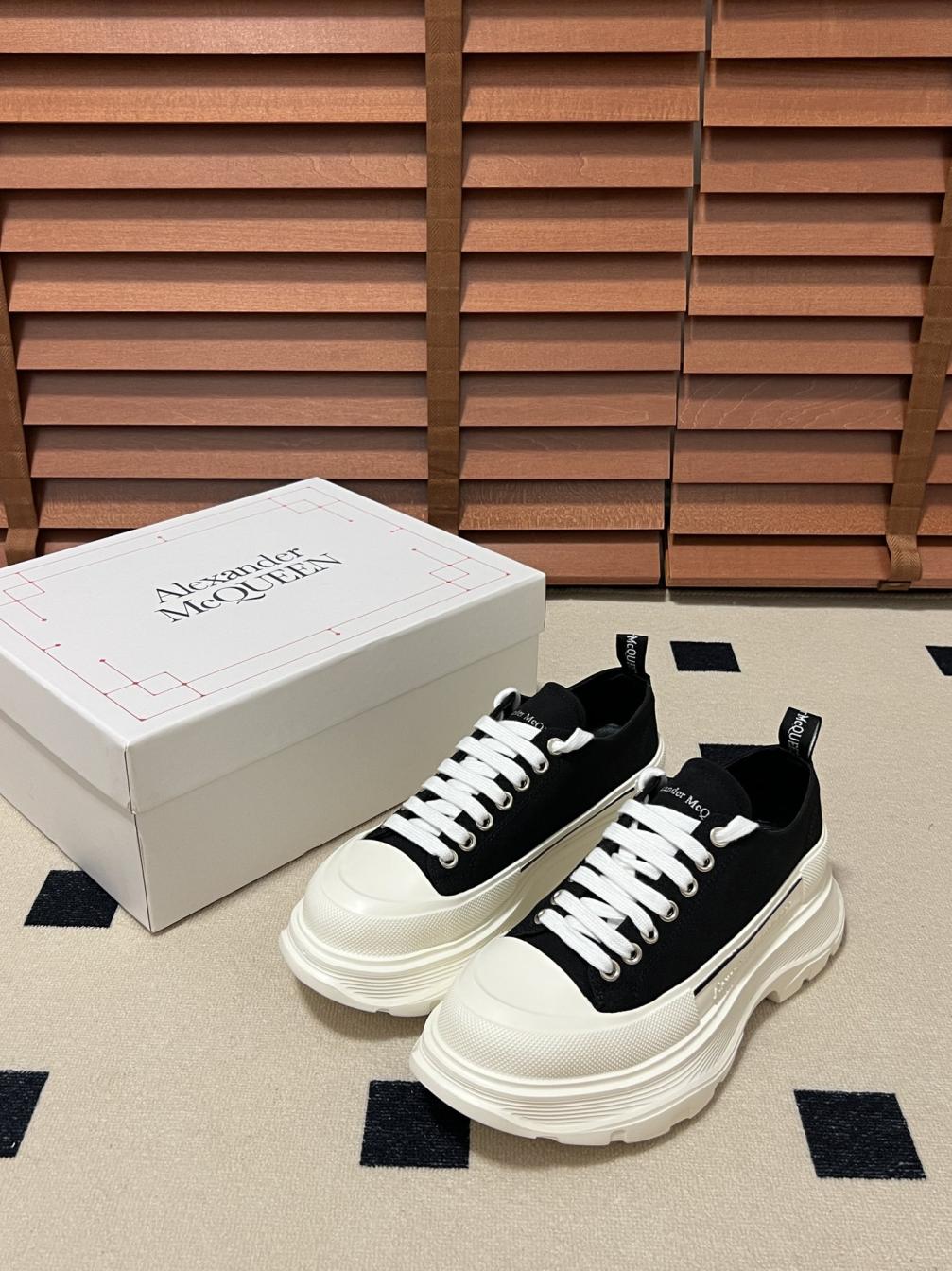 Alexander McQueen Women/Men sneakers