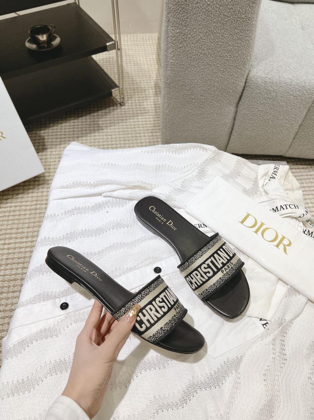 Chrstian Dior slippers 133573