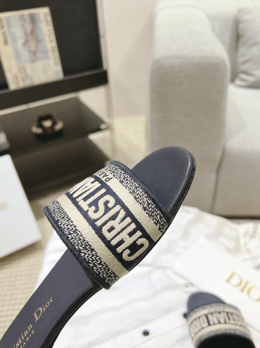 Chrstian Dior slippers 133572